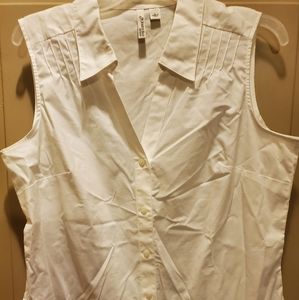 Sleeveless v neck white top